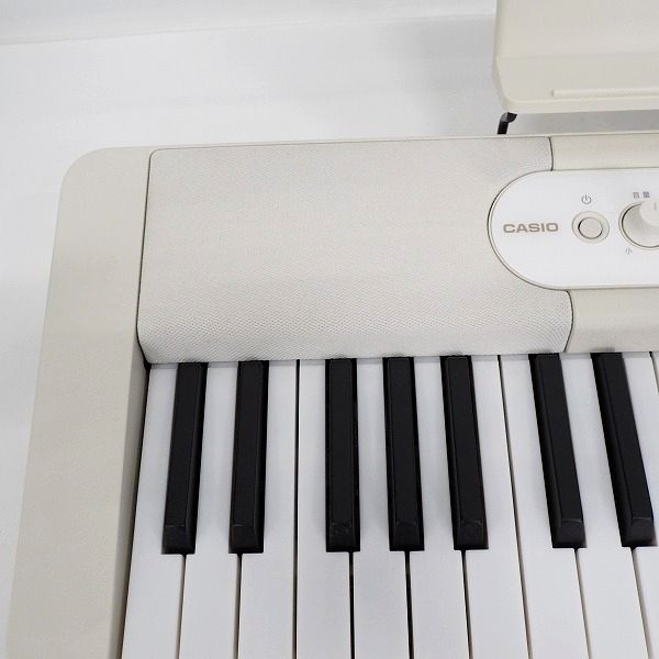 実際に弊社で買取させて頂いた★CASIO/カシオ LK-526 61鍵盤 光ナビゲーション電子キーボード 2022年製 ACアダプター付き【簡易動作確認済】の画像 1枚目