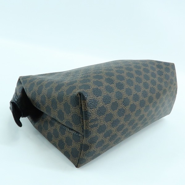 実際に弊社で買取させて頂いたCELINE/セリーヌ ロゴ マカダム柄 クラッチバッグ/ポーチの画像 2枚目