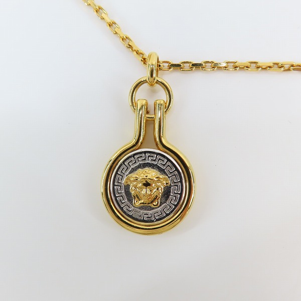 実際に弊社で買取させて頂いたVERSACE/ヴェルサーチ メドゥーサモチーフ ゴールドカラー ペンダント/ネックレスの画像 1枚目