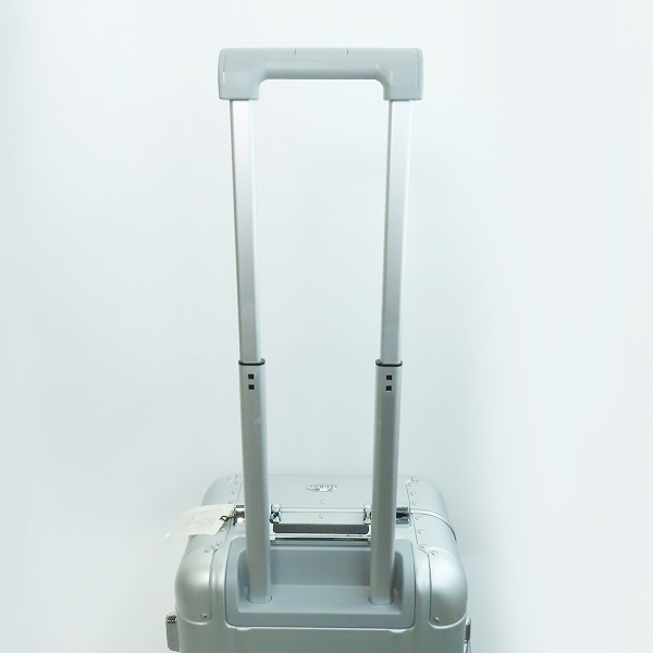 実際に弊社で買取させて頂いた【未使用】ZERO HALLIBURTON/ゼロハリバートン Classic Aluminum 3.0 機内持ち込み キャリーケース 94402の画像 7枚目