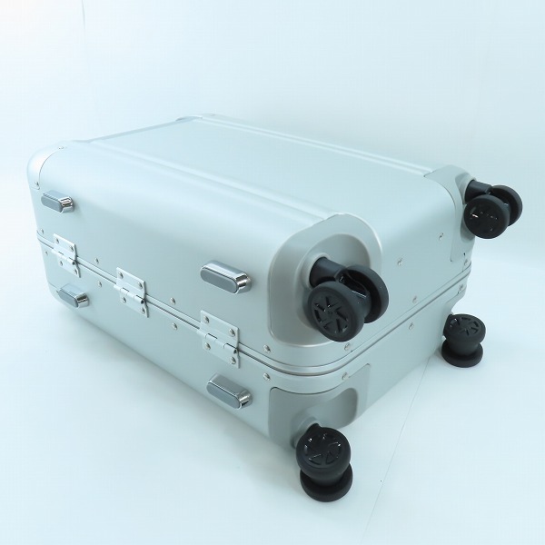 実際に弊社で買取させて頂いた【未使用】ZERO HALLIBURTON/ゼロハリバートン Classic Aluminum 3.0 機内持ち込み キャリーケース 94402の画像 3枚目
