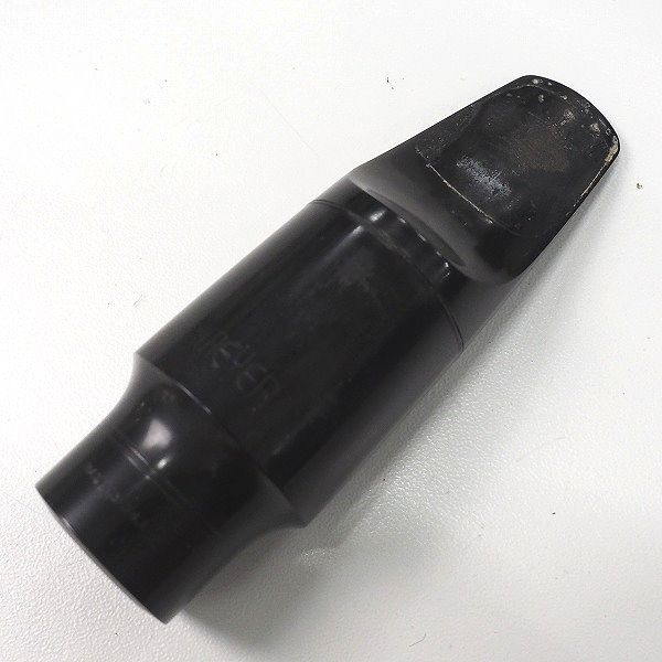 実際に弊社で買取させて頂いたMEYER/メイヤー 5MM アルトサックス用 マウスピース MR-402-5MM リガチャー・キャップ付の画像 1枚目