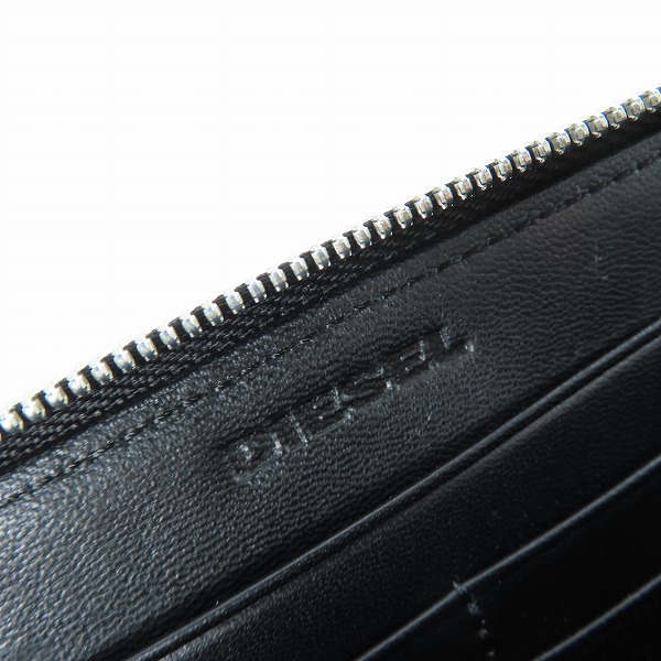 実際に弊社で買取させて頂いた【未使用】DIESEL/ディーゼル デニム地 ラウンドジップ ウォレット/長財布の画像 4枚目