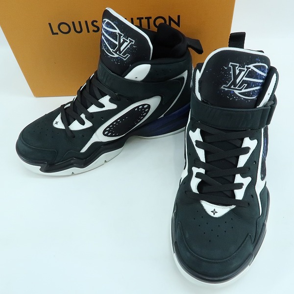 実際に弊社で買取させて頂いたLOUIS VUITTON/ルイヴィトン 22AW LVトレイナー2 スニーカー ブラック×ホワイト GO0252/8