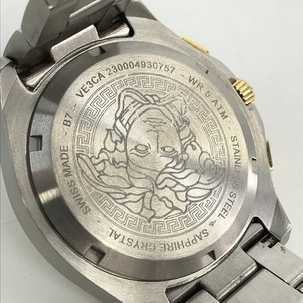 実際に弊社で買取させて頂いたVERSACE/ヴェルサーチ メデューサ クォーツ腕時計 VE3CAの画像 4枚目