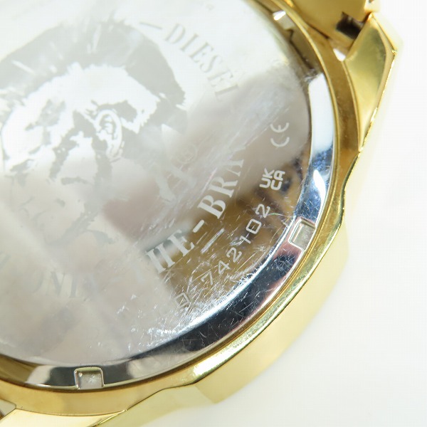 実際に弊社で買取させて頂いたDIESEL/ディーゼル MEGA CHIEF/メガチーフ クォーツ/クロノグラフ腕時計 ゴールド DZ-4360の画像 7枚目