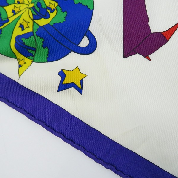 実際に弊社で買取させて頂いたHERMES/エルメス カレ70 Un Week-End dans l'Espace 気ままな週末 スカーフ/ストールの画像 4枚目