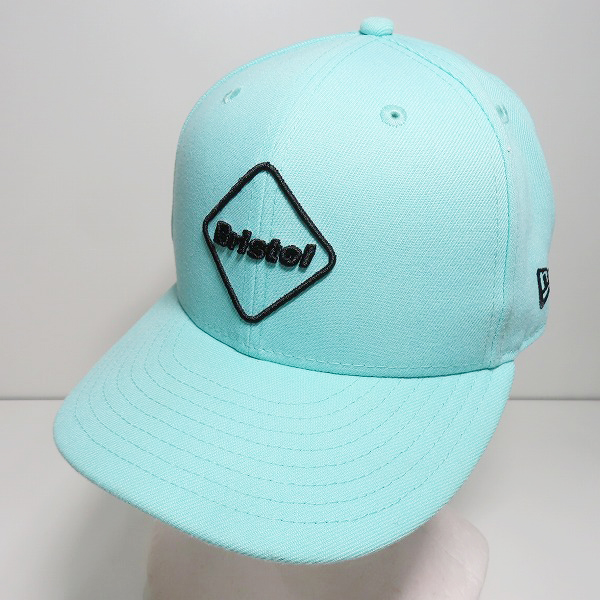 実際に弊社で買取させて頂いたF.C.R.B.×NEWERA/FCレアルブリストル×ニューエラ BRISTOL EMBLEM LOGO 6panel Cap キャップ ライトブルー系