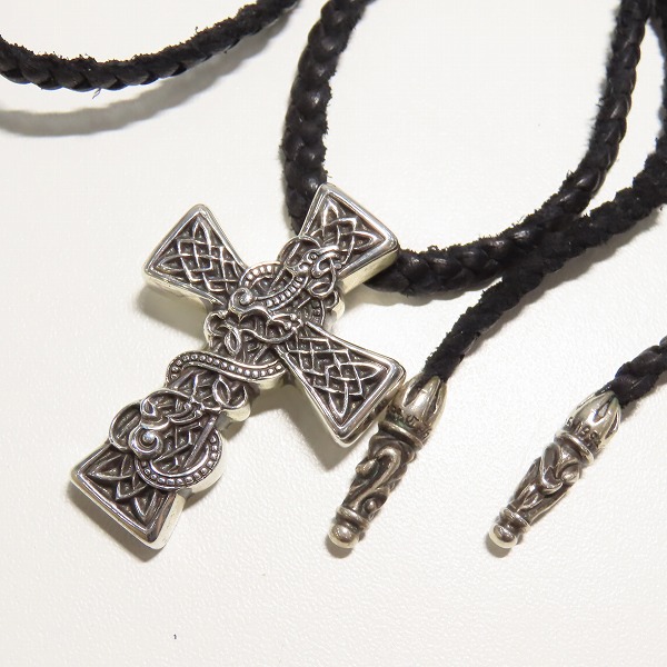 実際に弊社で買取させて頂いたCHROME HEARTS/クロムハーツ ケルティッククロスペンダントｗ/レザーブレード 