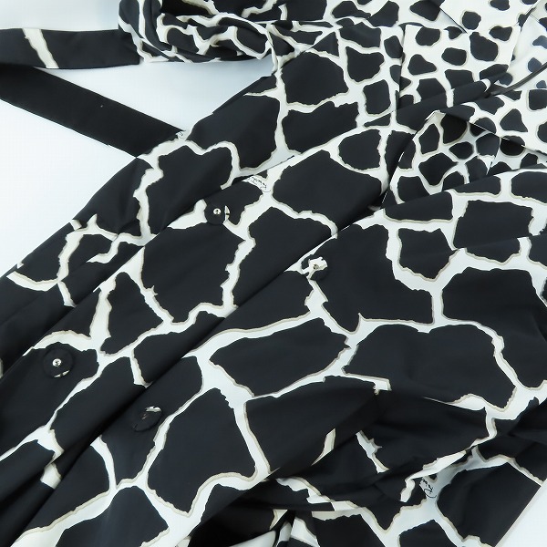 実際に弊社で買取させて頂いた【未使用】Roberto Cavalli/ロベルトカヴァリ ナイロンジャケット YTT5040K501/38の画像 3枚目