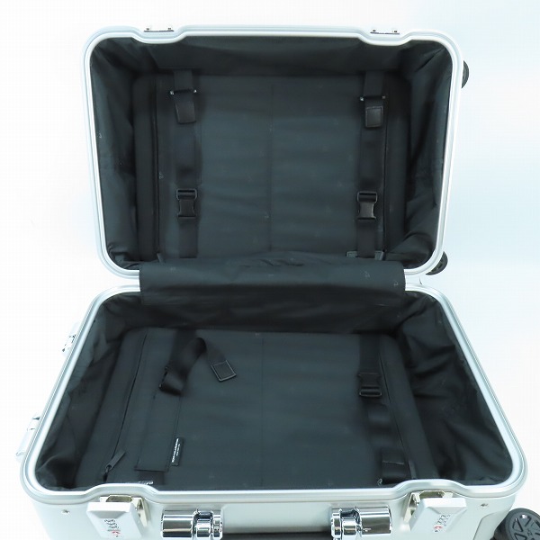 実際に弊社で買取させて頂いた【未使用】ZERO HALLIBURTON/ゼロハリバートン Classic Aluminum 3.0 機内持ち込み キャリーケース 94402の画像 4枚目