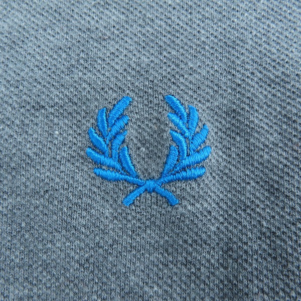 実際に弊社で買取させて頂いたFRED PERRY/フレッドペリー 半袖 ポロシャツ 胸刺繍 グレー 42の画像 3枚目
