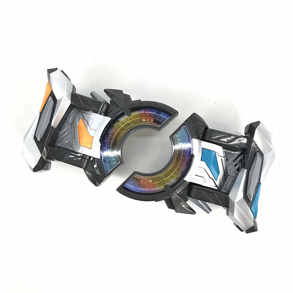 実際に弊社で買取させて頂いたBANDAI/バンダイ 仮面ライダーギーツ DXコマンドツインバックル&レイジングソード/マグナムレイズバックル 等 6点セットの画像 4枚目