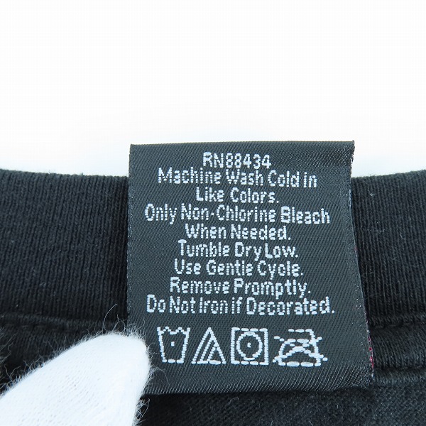 実際に弊社で買取させて頂いたBuckcherry/バックチェリー 2001 Tour TIME BOMB バンドTシャツ/Mの画像 3枚目