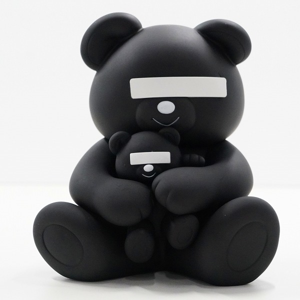 実際に弊社で買取させて頂いたUNDERCOVER×MEDICOM TOY/アンダーカバー×メディコムトイ VCD BEAR 目隠しベア ブラック フィギュアの画像 1枚目