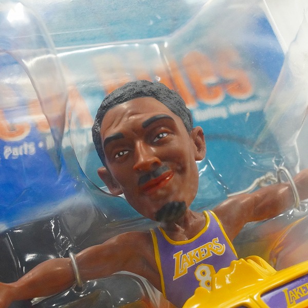 実際に弊社で買取させて頂いた【未開封】Hot Wheels/ホットウィール マテル Radical Rides NBA レイカーズ コービー・ブライアント ミニカーの画像 3枚目