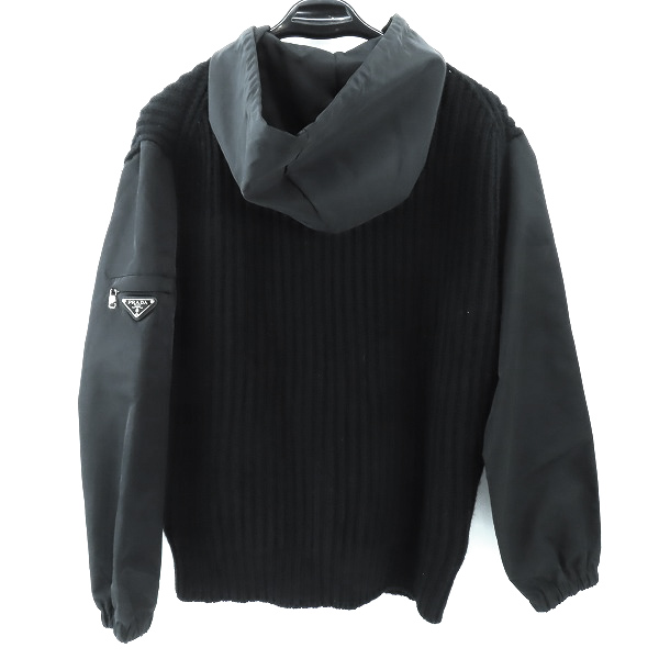 実際に弊社で買取させて頂いた【JPタグ】PRADA/プラダ Re-Nylon 三角ロゴプレート カシミアウール切替 ジップアップパーカー P25L34 S222 109R/36の画像 1枚目