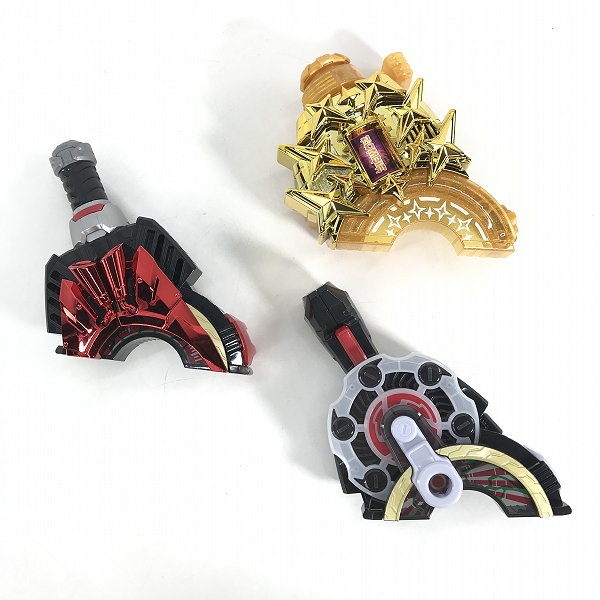 実際に弊社で買取させて頂いたBANDAI/バンダイ 仮面ライダーギーツ DXコマンドツインバックル&レイジングソード/マグナムレイズバックル 等 6点セットの画像 3枚目