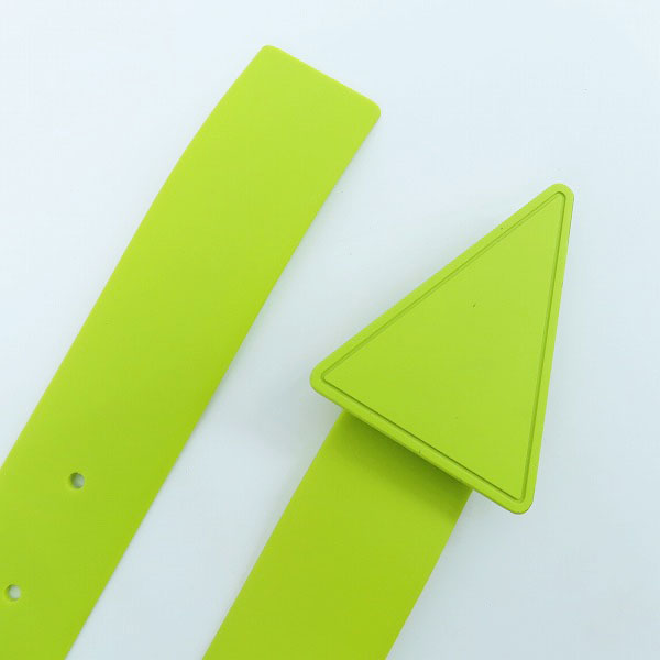 実際に弊社で買取させて頂いたBOTTEGA VENETA/ボッテガヴェネタ トライアングルラバーベルト ライトグリーン系 702028の画像 1枚目