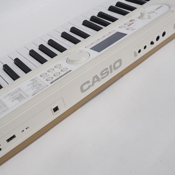 実際に弊社で買取させて頂いた★CASIO/カシオ LK-526 61鍵盤 光ナビゲーション電子キーボード 2022年製 ACアダプター付き【簡易動作確認済】の画像 4枚目