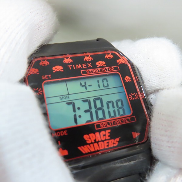 実際に弊社で買取させて頂いた(2)TIMEX/タイメックス スペースインベーダー  腕時計 TW2V30200の画像 4枚目