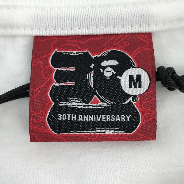 実際に弊社で買取させて頂いた【未使用】A BATHING APE/アベイジングエイプ 30TH ANNIVERSARY APE HEAD TEE/30周年記念限定 エイプヘッドTシャツ ホワイト/Mの画像 2枚目