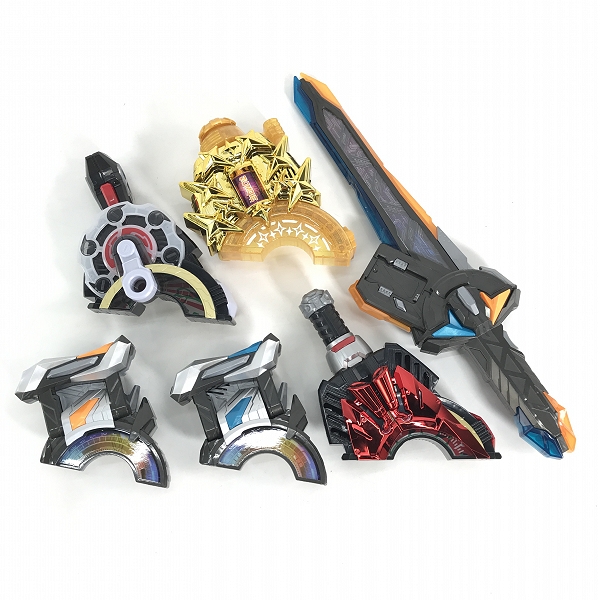 実際に弊社で買取させて頂いたBANDAI/バンダイ 仮面ライダーギーツ DXコマンドツインバックル&レイジングソード/マグナムレイズバックル 等 6点セット