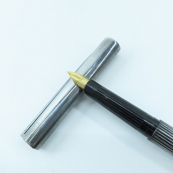 実際に弊社で買取させて頂いたS.T.DuPont/デュポン SILVER925/シルバー925/銀無垢 キャップ式万年筆 ペン先 18ct/K18/750