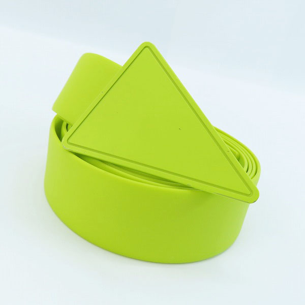 実際に弊社で買取させて頂いたBOTTEGA VENETA/ボッテガヴェネタ トライアングルラバーベルト ライトグリーン系 702028