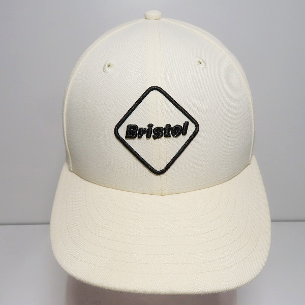 実際に弊社で買取させて頂いたF.C.R.B.×NEWERA/FCレアルブリストル×ニューエラ BRISTOL EMBLEM LOGO 6panel Cap キャップ クリーム系の画像 1枚目