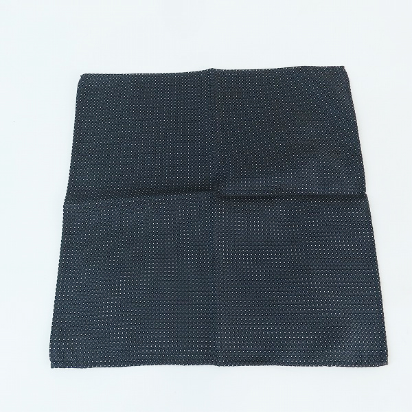 実際に弊社で買取させて頂いた【未使用】EMPORIO ARMANI/エンポリオアルマーニ スカーフ/ハンカチ 2点セットの画像 1枚目