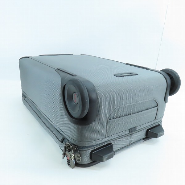 実際に弊社で買取させて頂いたTUMI/トゥミ ALPHA2 アルファ2 2輪キャスター式 ラゲージ ガーメント バッグ キャリーケース 22020GO2の画像 2枚目