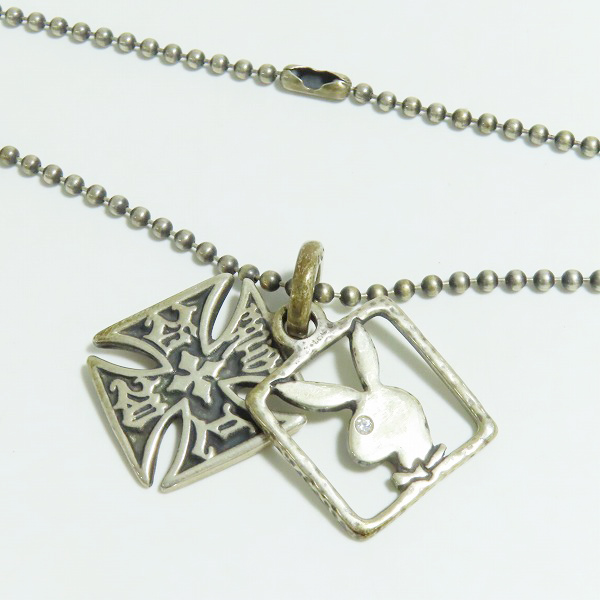 実際に弊社で買取させて頂いたBWL×PLAYBOY/ビルウォールレザー×プレイボーイ アイアンクロス/ロゴ ネックレス