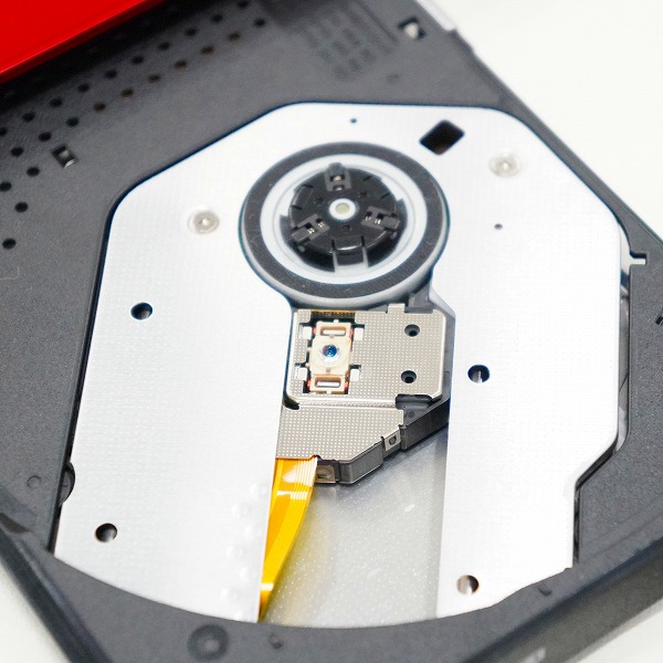 実際に弊社で買取させて頂いたIO DATA/アイ・オー・データ DVRP-U8CR バスパワー対応 ポータブルDVDドライブ 動作確認済みの画像 6枚目