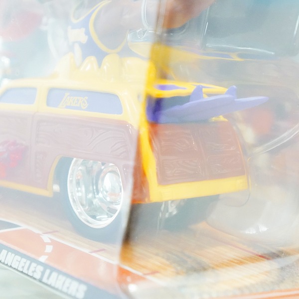 実際に弊社で買取させて頂いた【未開封】Hot Wheels/ホットウィール マテル Radical Rides NBA レイカーズ コービー・ブライアント ミニカーの画像 5枚目