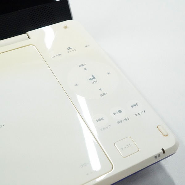 実際に弊社で買取させて頂いたTOSHIBA/東芝 SD-P77SL REGZA 7V型 ポータブルDVDプレーヤー 動作未確認の画像 2枚目