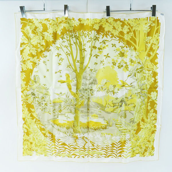 実際に弊社で買取させて頂いたHERMES/エルメス カレ90 ニューイングランドの庭 シルク大判スカーフの画像 1枚目