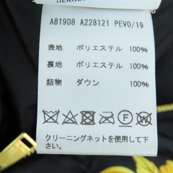 実際に弊社で買取させて頂いた【JPタグ】VERSACE/ヴェルサーチ バロック柄/総柄 ダウンジャケット A81908/46の画像 4枚目