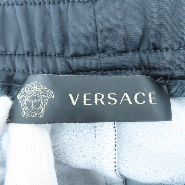 実際に弊社で買取させて頂いたGIANNI VERSACE/ジャンニヴェルサーチ ロゴ刺繍 トラック パンツ A81011/XSの画像 2枚目