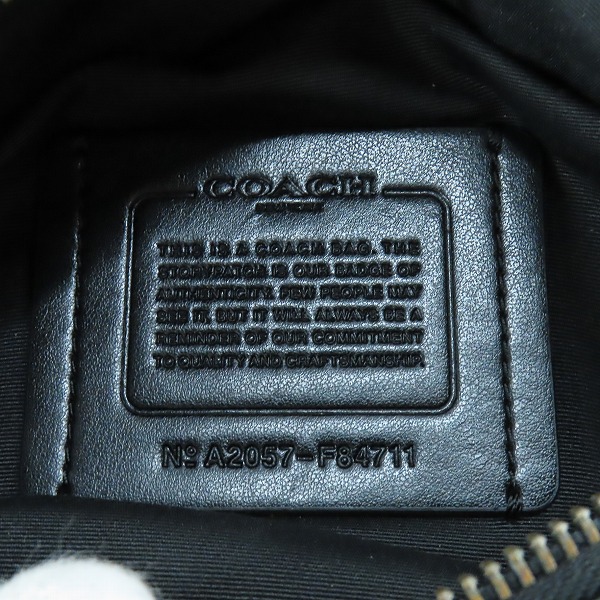 実際に弊社で買取させて頂いたCOACH/コーチ シグネチャー ボディバック  F84711の画像 4枚目