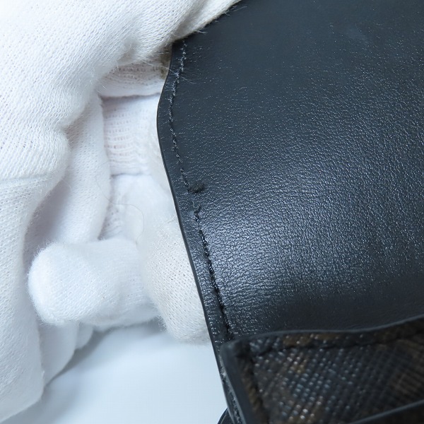 実際に弊社で買取させて頂いたCELINE/セリーヌ モバイルポーチ フォンショルダー トリオンフ ブラック 10G332CQD.38SIの画像 5枚目