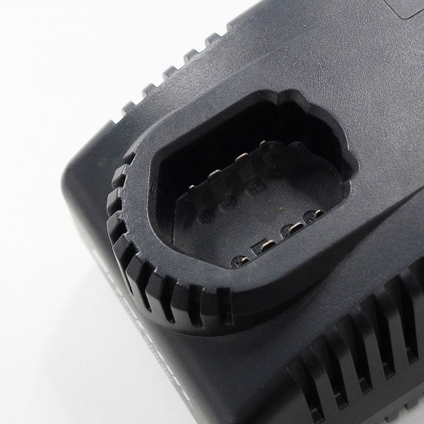 実際に弊社で買取させて頂いたSnap-on/スナップオン CTC772A 14.4V 充電器 バッテリーチャージャー 動作未確認の画像 5枚目