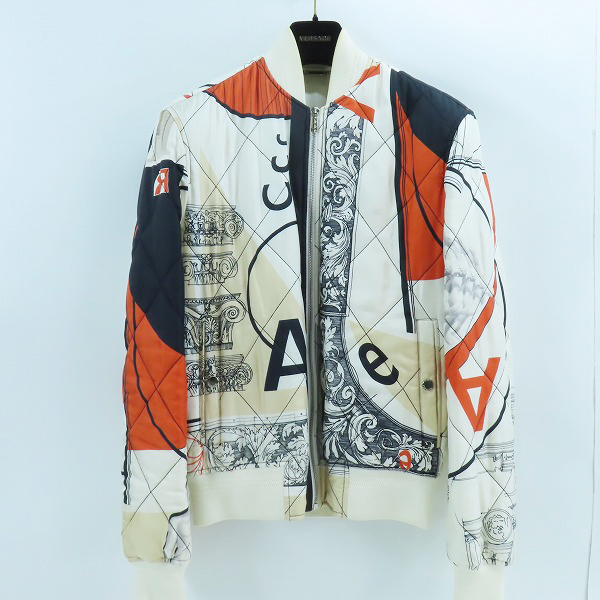 実際に弊社で買取させて頂いた【JPタグ】VERSACE/ヴェルサーチ 総柄 キルティング ボンバージャケット/MA-1 A77521/44