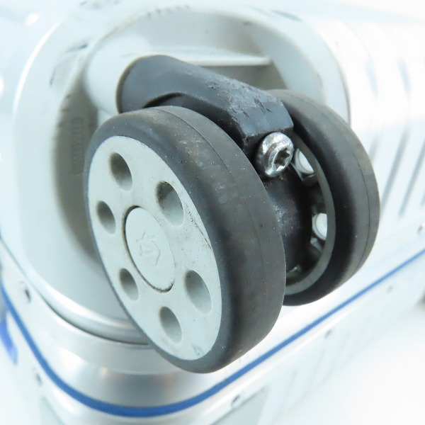 実際に弊社で買取させて頂いたRIMOWA/リモワ キャビンツイスト キャリーバッグ/スーツケース シルバー 925.90.04/35Lの画像 3枚目