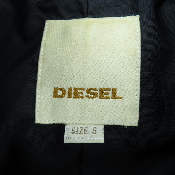 実際に弊社で買取させて頂いた【JPタグ】DIESEL/ディーゼル ボウタイ付き コート ブラック/Sの画像 2枚目