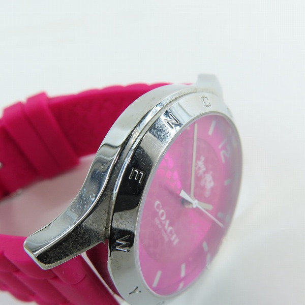 実際に弊社で買取させて頂いたCOACH/コーチ シグネチャー ラバーバンド クォーツ 腕時計 CA.79.3.95.1243【動作未確認】の画像 4枚目