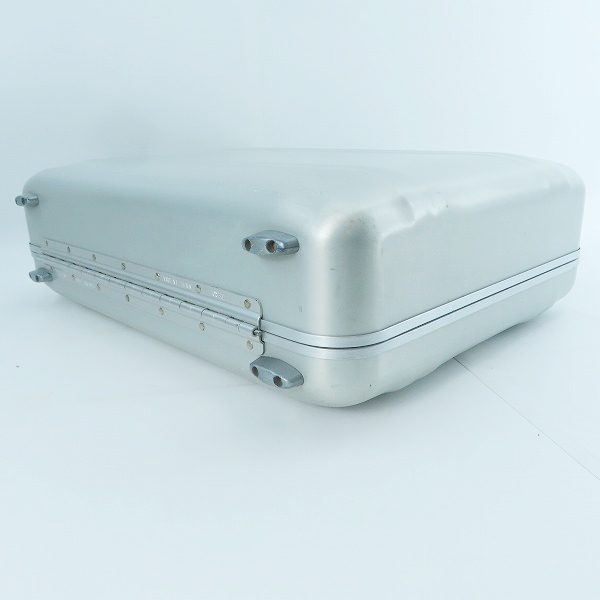 実際に弊社で買取させて頂いたZERO HALLIBURTON/ゼロハリバートン スリムライン アルミニウムアタッシュケース 04819466の画像 2枚目