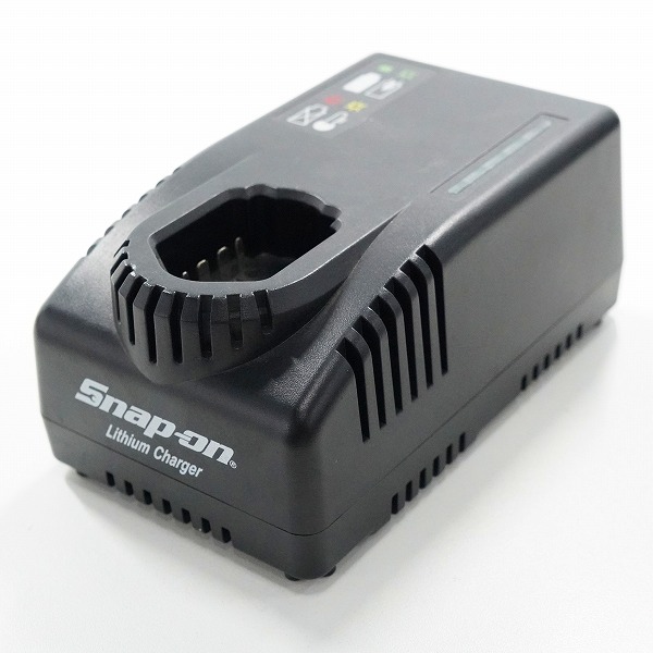 実際に弊社で買取させて頂いたSnap-on/スナップオン CTC772A 14.4V 充電器 バッテリーチャージャー 動作未確認の画像 1枚目