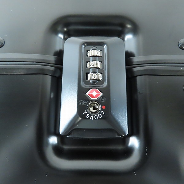 実際に弊社で買取させて頂いた【未使用】ZERO HALLIBURTON/ゼロハリバートン Classic Aluminum 3.0 キャリーケース/59L/No.944030001の画像 6枚目