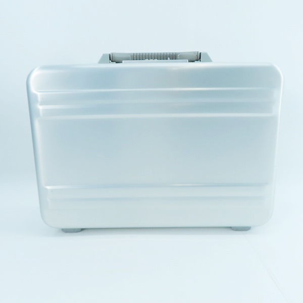 実際に弊社で買取させて頂いたZERO HALLIBURTON/ゼロハリバートン ダイヤルロック式 アタッシュケース シルバー